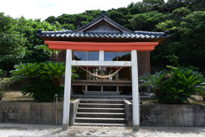 木原神社の鳥居と拝殿