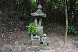 岬八幡神社高顕院日昌の墓地
