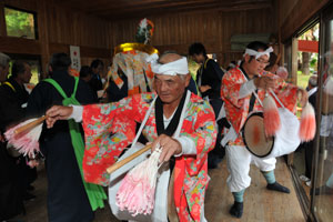 御崎神社中西目地域の大踊り