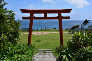御崎神社鳥居付近から海岸方向を撮影したもの
