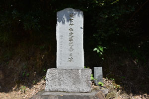 滝口神社建築記念碑