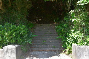 熊野神社裏参道への階段