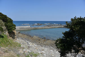 女洲のエビス漁港方向を撮影した風景写真