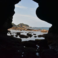 大塩屋海岸の洞穴風景2019年6月6日