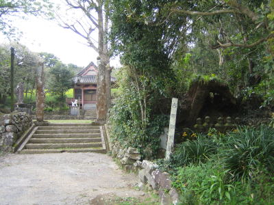 豊受神社の入り口の「古田御前」の墓地
