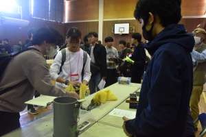 �@�̃��j�b�g�𗎉��������u��