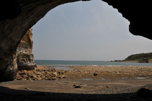 鉄浜海岸洞穴