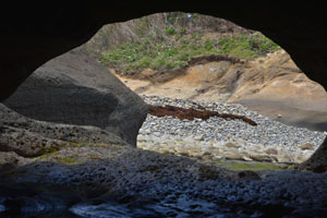 鉄浜海岸洞穴から見た風景2019年4月21日
