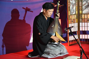 上川路龍聲さんによる薩摩琵琶の演奏