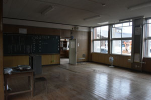 西野小学校旧校舎の職員室