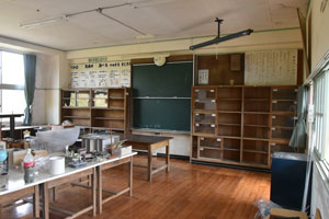西野小学校旧校舎の理科室