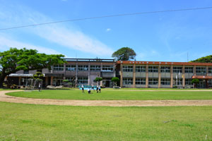 上西小学校校舎