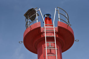 新設赤灯台の頭部