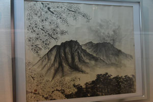 春の桜島を描いた水墨画作品
