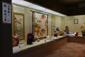 古書画と帯結び展の展示コーナー