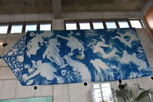 種子島空港ロビーの天井壁に掲示されている右側の作品